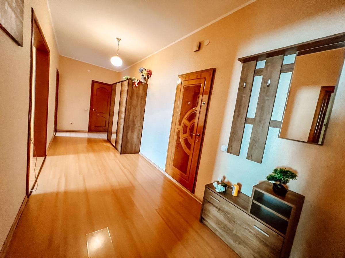 Cozy Apartments On The Left Bank Kyiv Exterior photo