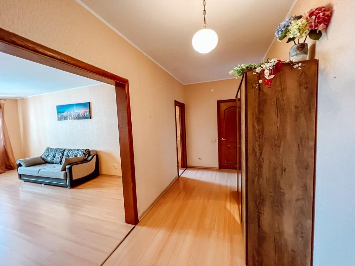 Cozy Apartments On The Left Bank Kyiv Exterior photo
