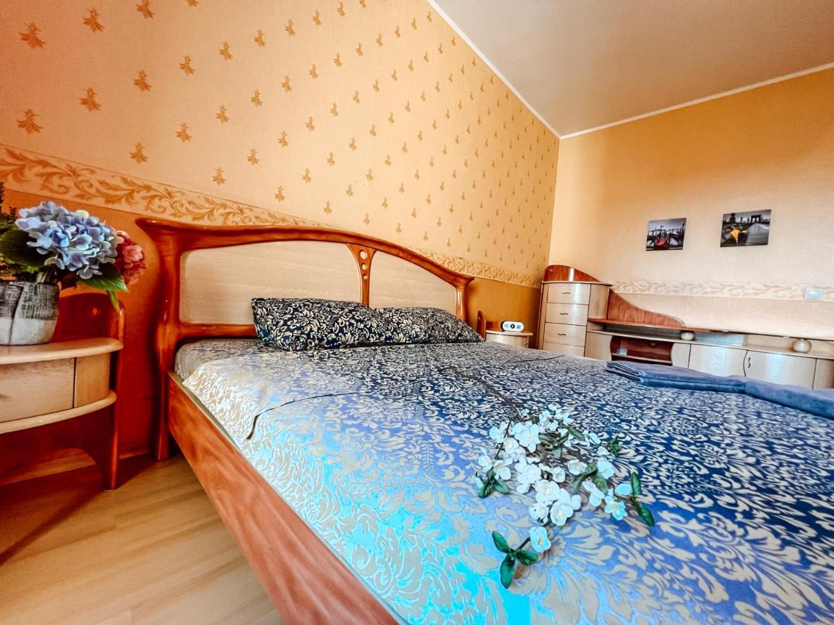 Cozy Apartments On The Left Bank Kyiv Exterior photo