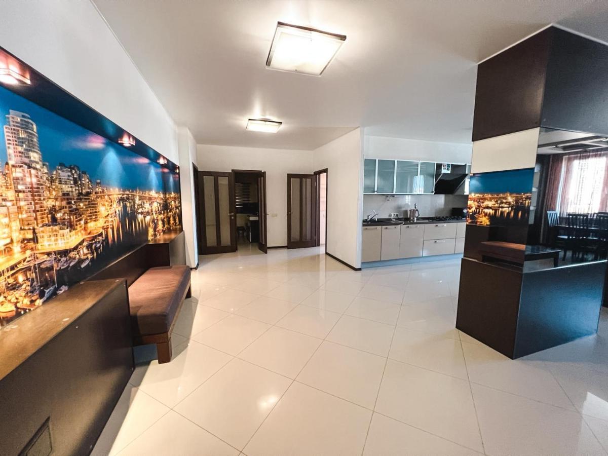 Cozy Apartments On The Left Bank Kyiv Exterior photo
