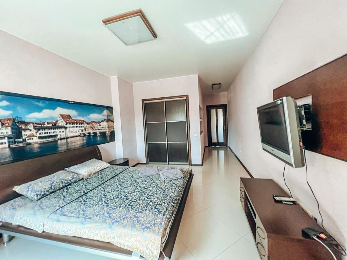 Cozy Apartments On The Left Bank Kyiv Exterior photo