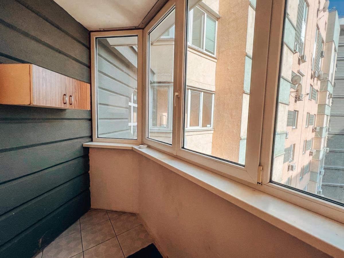 Cozy Apartments On The Left Bank Kyiv Exterior photo