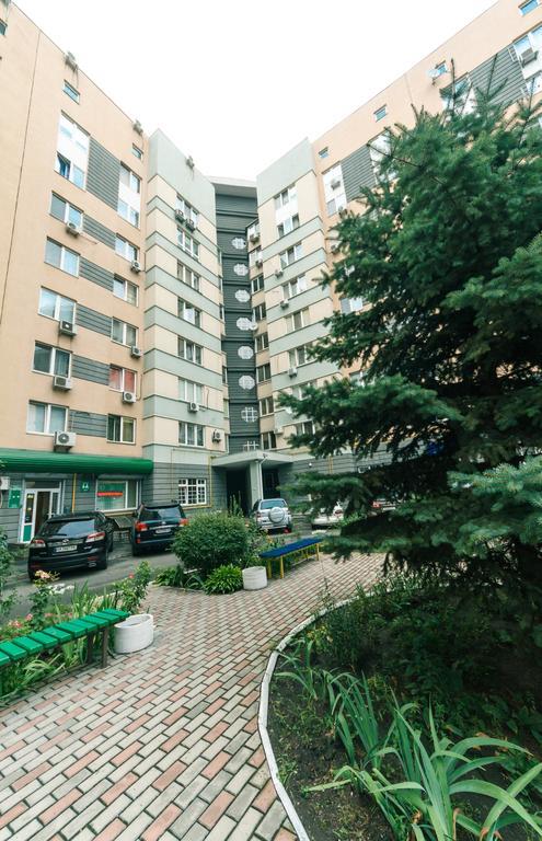 Cozy Apartments On The Left Bank Kyiv Exterior photo